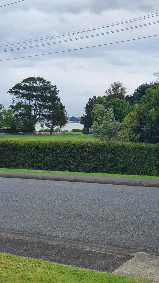 Retro On Queen, Papakura Exteriér fotografie
